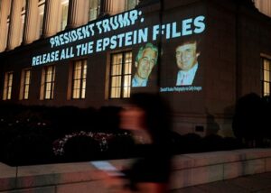 Справа Епштейна: у США з'явилися нові листи із згадками Трампа