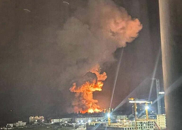 У Новоросійську палає нафтобаза