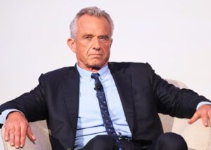 Кеннеді змусив медиків США змінити твердження про зв’язок вакцин з аутизмом