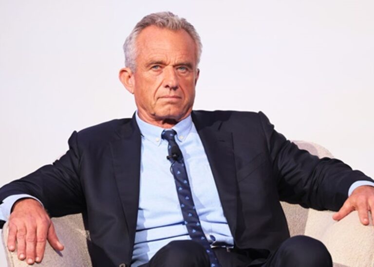 Кеннеді змусив медиків США змінити твердження про зв’язок вакцин з аутизмом