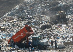 Росія перетворюється на сміттєзвалище – зовнішня розвідка