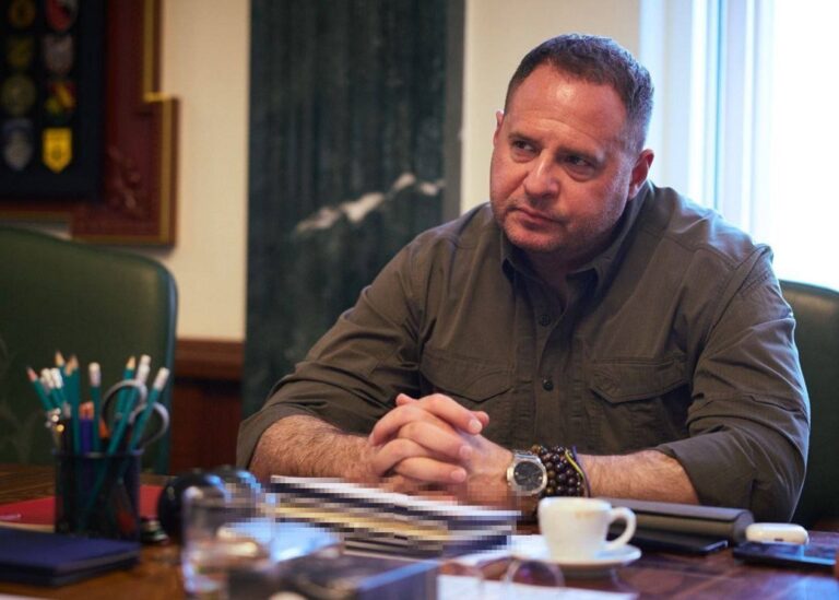 Обшуки у Єрмака: про які наслідки говорять