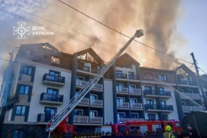 Масштабна пожежа в Буковелі: горить готель Premium Club SPA (відео)