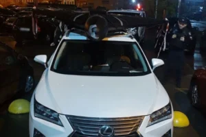 Поліція Києва вилучила безпілотник, який чоловік перевозив на даху автомобіля