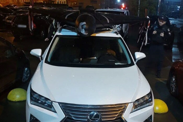 Поліція Києва вилучила безпілотник, який чоловік перевозив на даху автомобіля