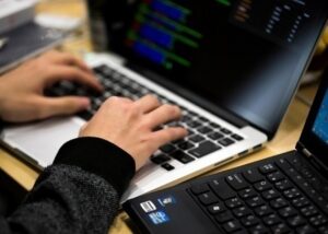 Хакери ГУР атакували провідну логістичну компанію РФ – ЗМІ