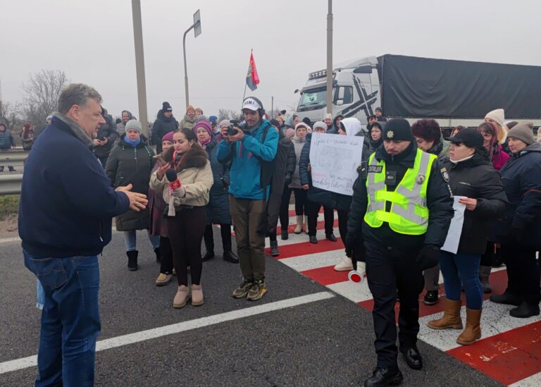 Під Житомиром перекрили трасу через компенсації за зруйновані оселі