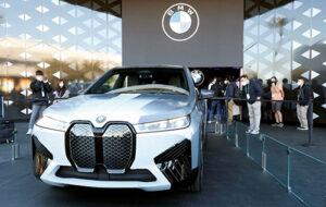 РФ закуповує західні іномарки  в обхід санкцій: У Reuters назвали країну, яка допомагає Путіну