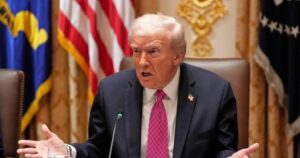 “Зеленський може втратити чудову нагоду…”: Трамп зробив неочікувану заяву щодо мирної угоди Росії та України