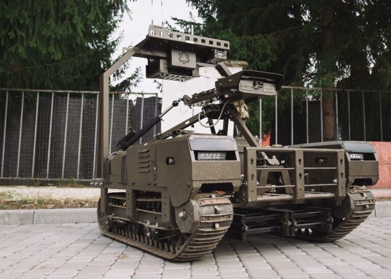 Наземний дрон взяв у полон трьох росіян