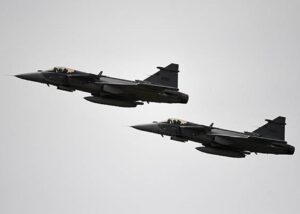 Підсумки 08.02: Нові винищувачі і кінонагорода США