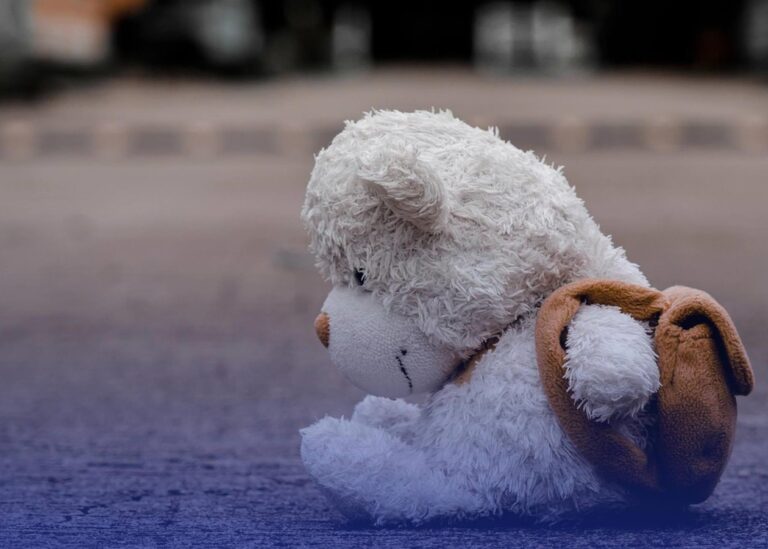 На Дніпропетровщині батьки-вихователі били та морили голодом дітей