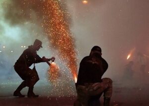 У Рівному невідомі запустили салюти у річницю вторгнення РФ