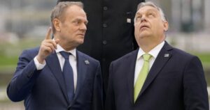 “Людей Орбана давно підозрюють у роботі на Москву”: Туск заявив, що “не казав зайвого” в присутності угорців