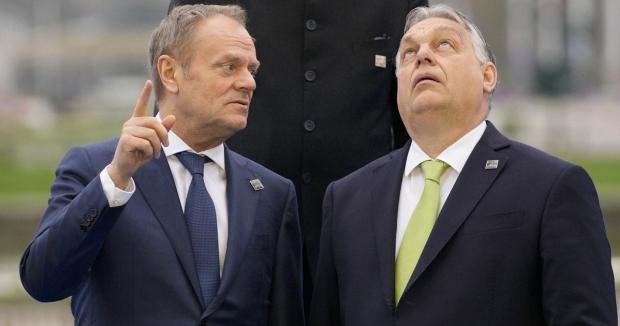 “Людей Орбана давно підозрюють у роботі на Москву”: Туск заявив, що “не казав зайвого” в присутності угорців
