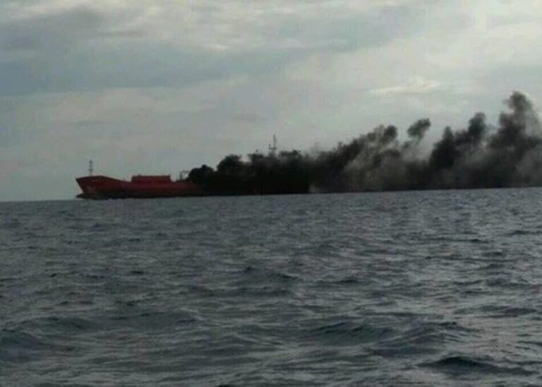 У Перській затоці танкер під прапором США потрапив під обстріл