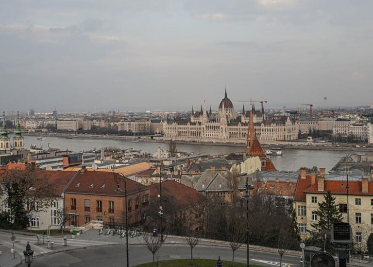 Українців закликали утриматися від поїздок до Угорщини