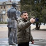 Зеленський прибув на Донбас і заявив про наступ РФ