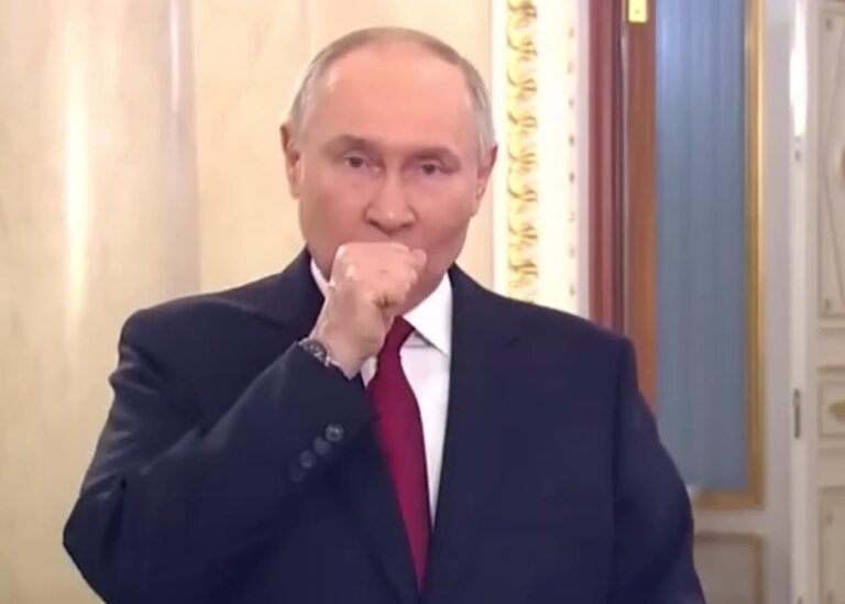 "Кхе-кхе": Кремль виклав невідредаговане вітання Путіна з 8 березня