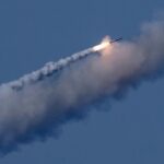 Іран вдарив по Тель-Авіву ракетами з касетними боєголовками, є жертви