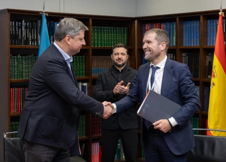 Україна та Іспанія підписали чотири оборонні угоди