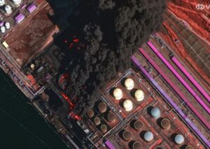 Зйомка з супутника показала, як горять порти РФ