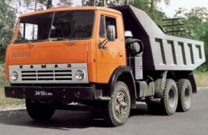 Кінець все ближче: Російські автогіганти тріщать по швах: КАМАЗ скоротив робочий тиждень, АвтоВАЗ зупинив конвеєр