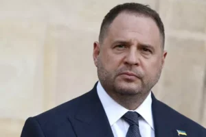 Досі має “повноваження”? Після відставки Єрмак став менш публічним, але не менш впливовим