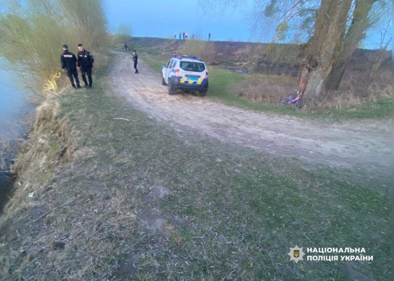 На Рівненщині потонув трирічний хлопчик, ще одну дитину шукають