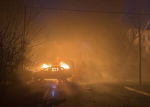 У Конотопі влучило в будинок, горить адмінбудівля