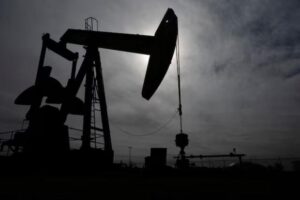 Хтось заробив сотні мільйонів: Reuters виявив підозрілі ставки на нафту перед заявами Трампа щодо Ірану