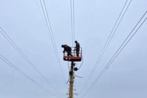Після удару РФ по енергетиці «Укренерго» закликало економити світло