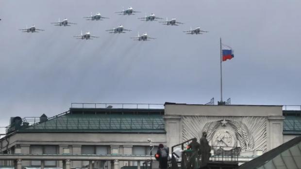 Дуже треба провести парад у Москві: Путін попросив Трампа про перемир’я з Україною на День Побєдобєсія