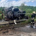 Росіяни вдарили FPV-дроном у фуру під Харковом, є жертви