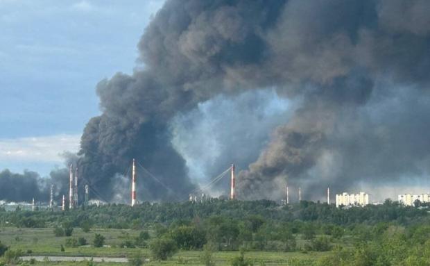 Генштаб ЗСУ підтвердив ураження Саратовського НПЗ та інших нафтових об’єктів держави-агресора (відео)
