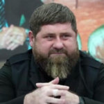 Роздутий Герой Росії попався на гучному фейку: Відео Кадирова про “нараду за 7 км від Києва” на початку війни записали у секретній в’язниці в Чечні, – ЗМІ