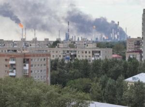 Горить Сибір – понад 2500 км від кордону: Українські дрони Fire Point вперше уразили найбільший НПЗ Росії, який вважався недосяжним