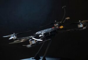 Великий крок у збільшенні кілзони для ворога: Вдосконалений FPV-дрон прорвався через фронт на 110 км і вразив тилову ціль росіян (відео)