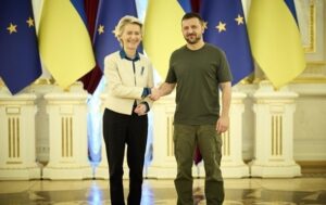З нагоди Дня державності: Зеленський нагородив фон дер Ляєн новоствореним орденом, Свириденко і Шмигаль теж отримали відзнаки