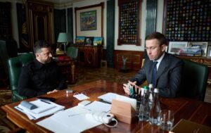 Зеленський визначився з черговим фаворитом: Висуванець в прем’єр-міністри візьме участь в засіданні фракції “Слуга народу”