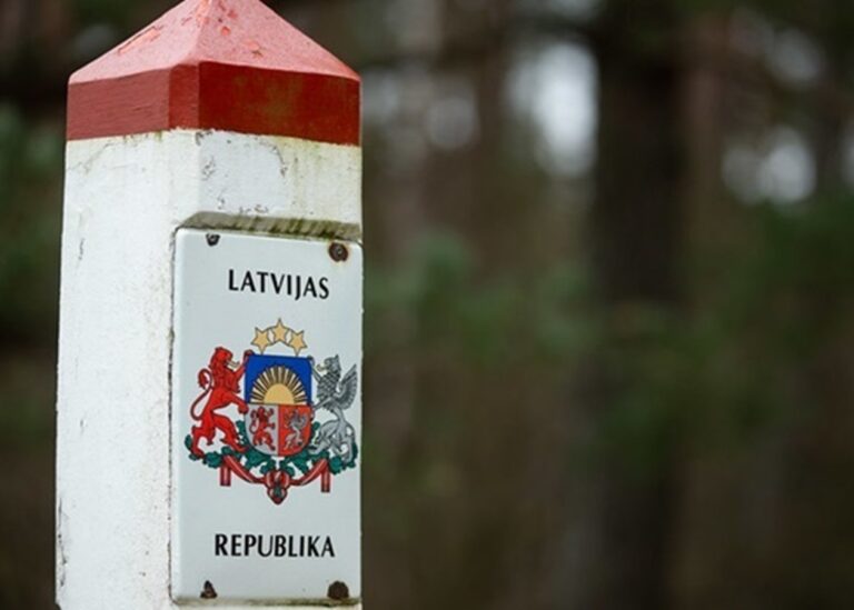 РФ і Білорусь стоять за напливом мігрантів перед виборами – прем'єр Латвії