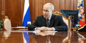 “В гроб краше кладут”:  Нові світлини Путіна підняли хвилю чуток про стан здоров’я диктатора