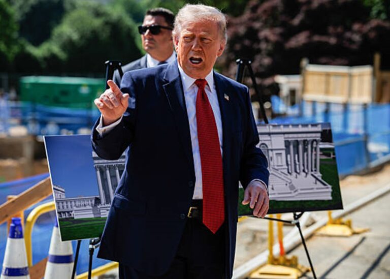 Трамп різко відреагував на рішення суду щодо бальної зали