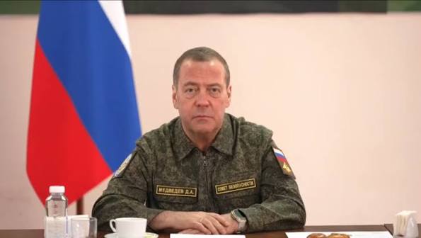 “Тут уже питання до психіатрів”: Фейгін різко висловився про поведінку Медведєва