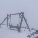 У Карпатах зимова погода: випав сніг і вдарив мороз