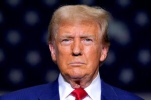 "Засунемо їм нашу перемогу в дупи!": Трамп брудно вилаявся під час виступу в ключовому штаті Огайо