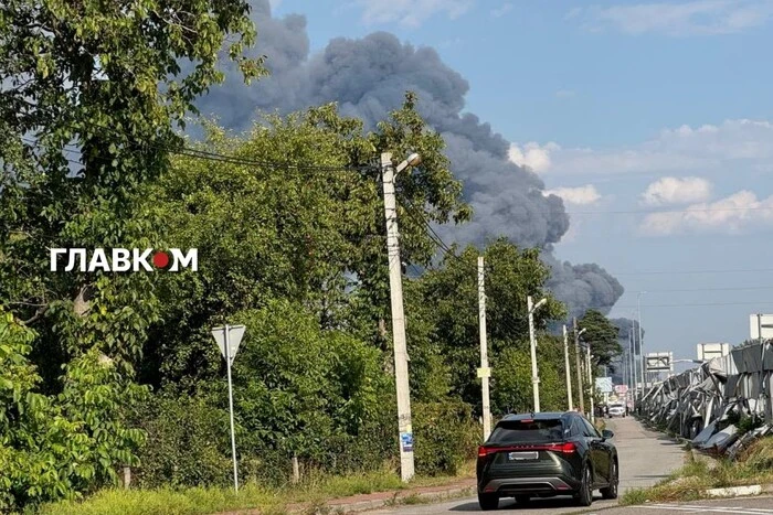 Росіяни атакували склади мережі «Аврора» у Стоянці під Києвом