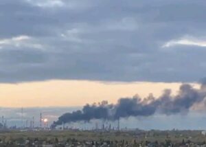Дрони уразили найбільший російський НПЗ